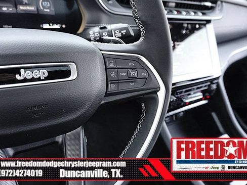 Used 2025 Jeep Grand Cherokee Altitude AWD/4WD image 27