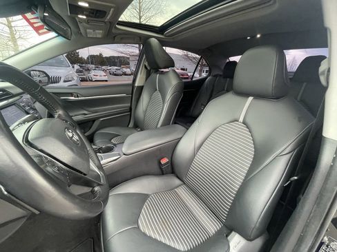 Used 2019 Toyota Camry SE image 19