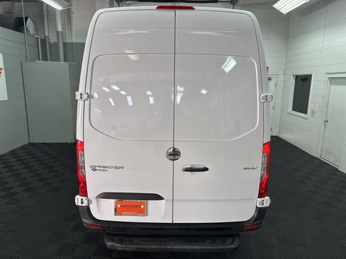 Used 2019 Freightliner Sprinter 144 RWD image 8