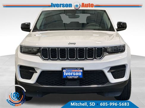 Used 2023 Jeep Grand Cherokee Laredo w/ Luxury Tech Group I AWD/4WD image 3