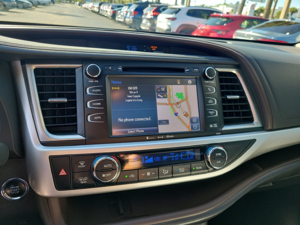 Used 2019 Toyota Highlander XLE FWD image 33