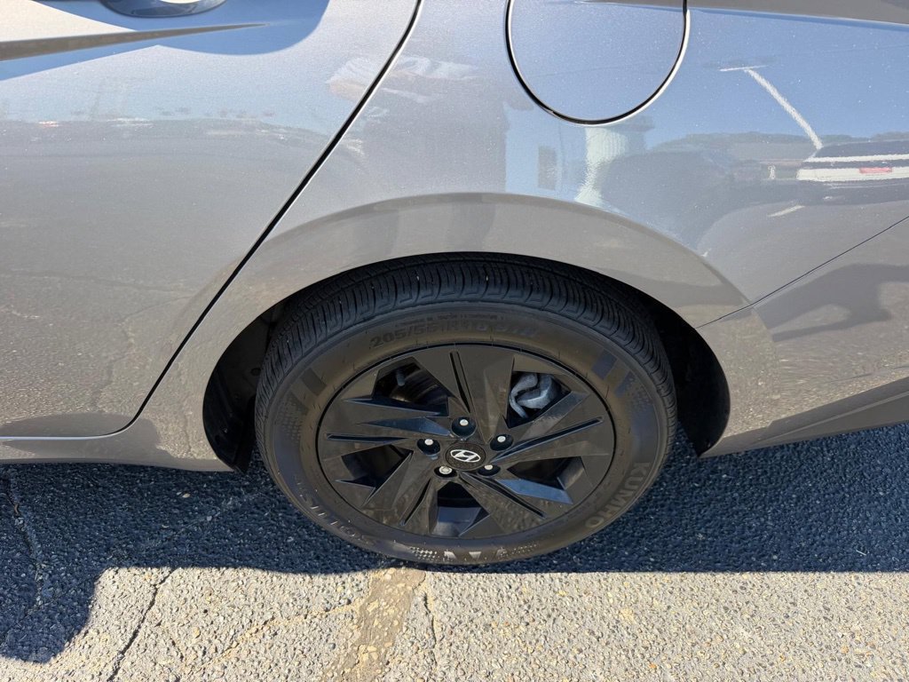 Used 2023 Hyundai Elantra SEL FWD image 9