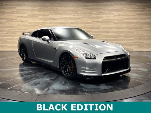 Used 2016 Nissan GT-R Black Edition image 1