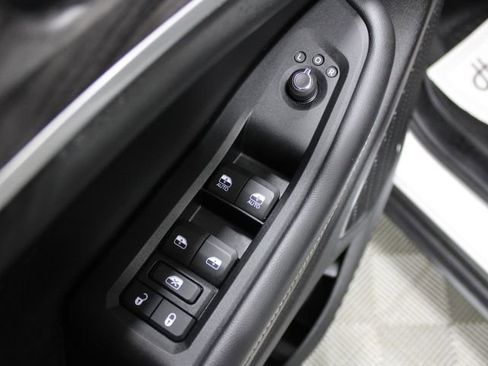 Used 2023 Jeep Grand Cherokee Limited w/ Black Appearance Package image 24