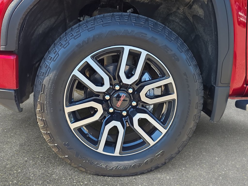 Used 2024 GMC Sierra 1500 AT4 w/ Technology Package AWD/4WD image 29