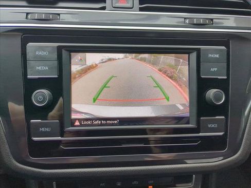 Used 2021 Volkswagen Tiguan S image 16