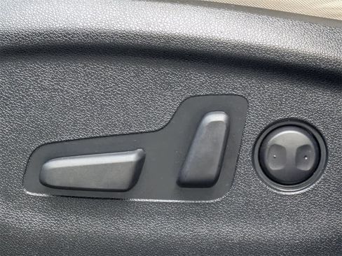 Used 2019 Kia Sorento LX w/ LX Convenience Package image 25