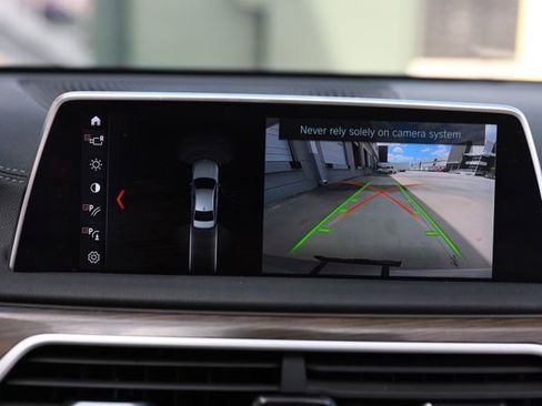 Used 2018 BMW 740i image 41