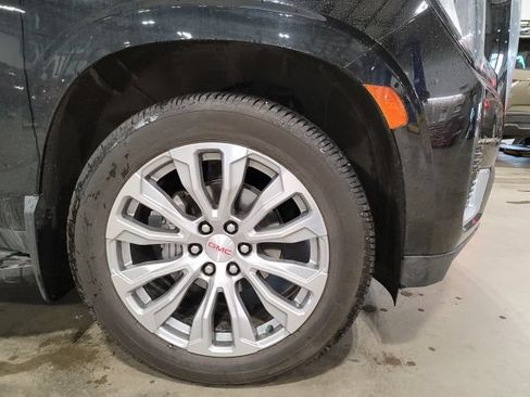 Used 2022 GMC Yukon XL Denali AWD/4WD image 16