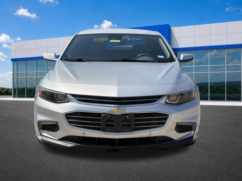 Used 2018 Chevrolet Malibu LT w/ Driver Confidence Package FWD image 2