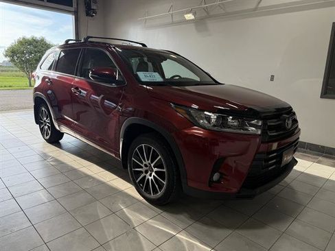 Used 2018 Toyota Highlander SE image 5