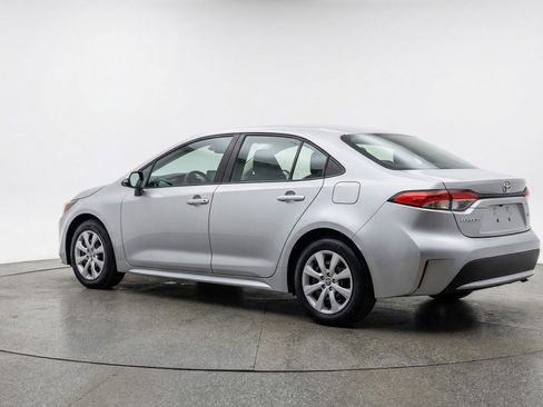 Used 2025 Toyota Corolla LE FWD image 5