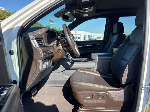 Used 2021 GMC Yukon Denali w/ Denali Premium Package image 14