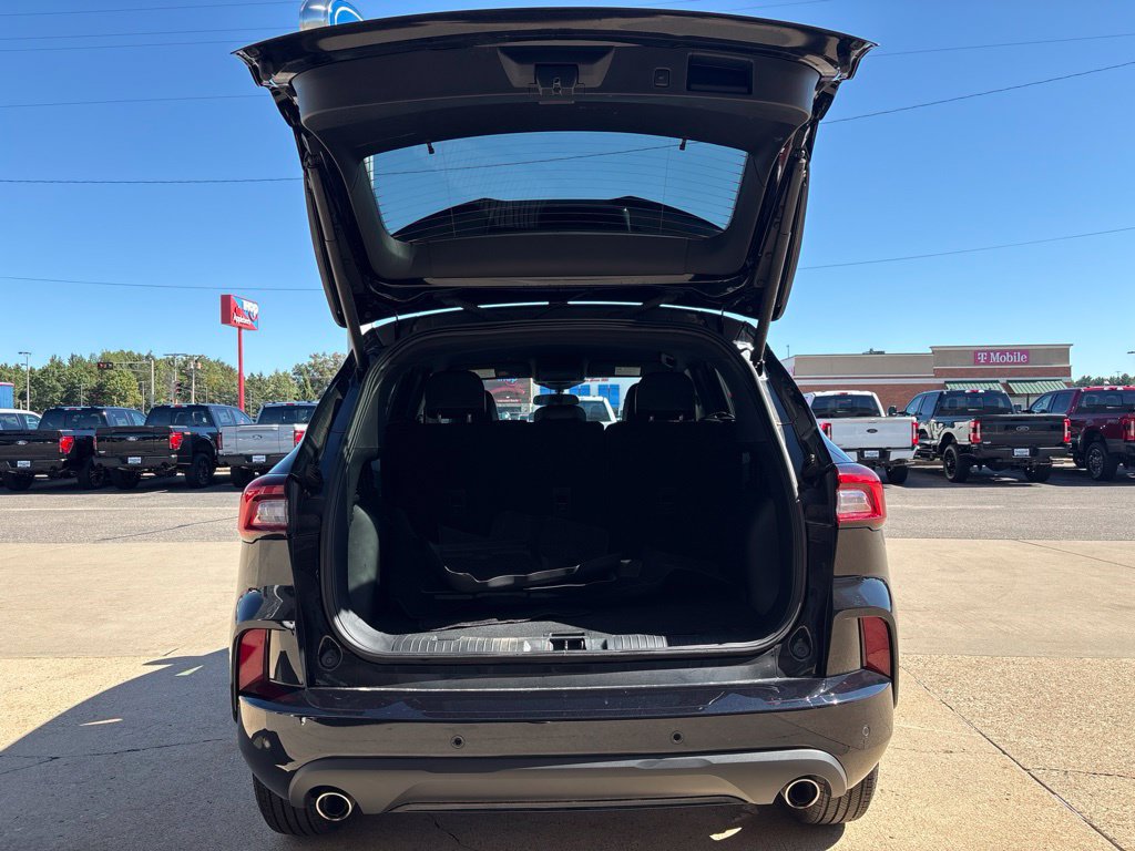 Used 2024 Ford Escape ST-Line w/ Tech Pack #1 AWD/4WD image 7