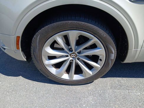 Used 2020 Bentley Bentayga AWD/4WD image 19