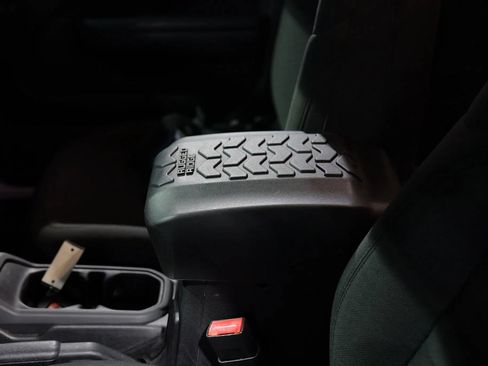 Used 2020 Jeep Wrangler Sport AWD/4WD image 12