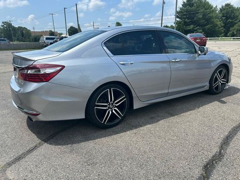 Used 2016 Honda Accord Touring image 4