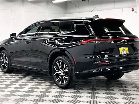 Used 2025 Toyota Crown Signia image 3