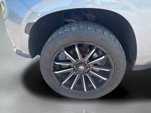 Used 2021 Chevrolet Tahoe Z71 w/ Z71 Off-Road Package AWD/4WD image 34