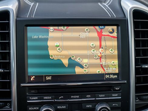 Used 2016 Porsche Cayenne GTS image 18