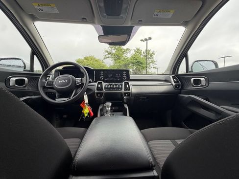 Certified 2022 Kia Sorento LX FWD image 29