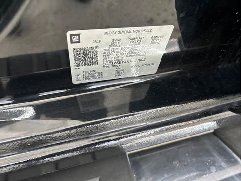 Used 2019 GMC Sierra 2500 Denali w/ Duramax Plus Package AWD/4WD image 29