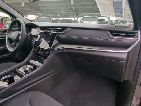 Used 2024 Jeep Grand Cherokee Laredo X image 22