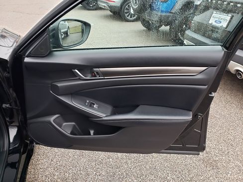 Used 2018 Honda Accord Sport image 19