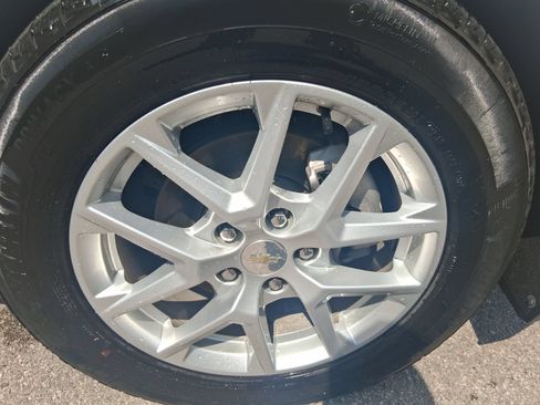 Used 2024 Chevrolet Equinox LT FWD image 11