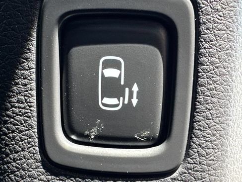 Used 2024 Kia Carnival LX FWD image 18