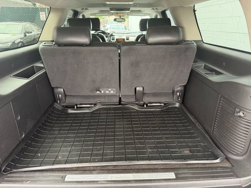 Used 2010 Cadillac Escalade ESV Premium image 21