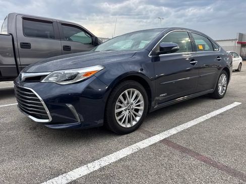 Used 2018 Toyota Avalon Limited FWD image 1