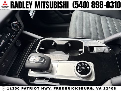 New 2026 Mitsubishi Outlander SE image 11