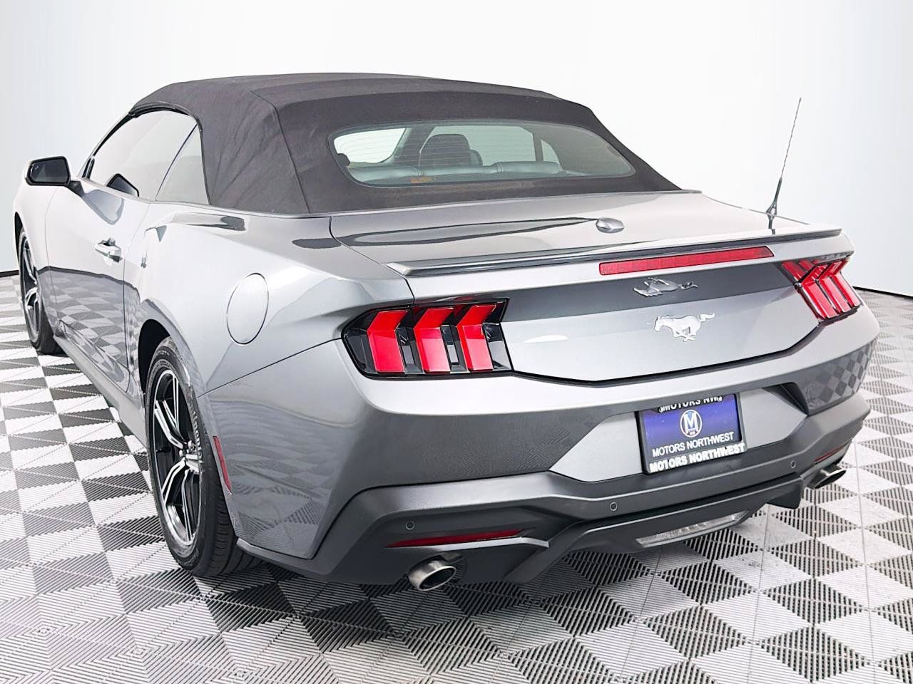 Used 2025 Ford Mustang Premium RWD image 9
