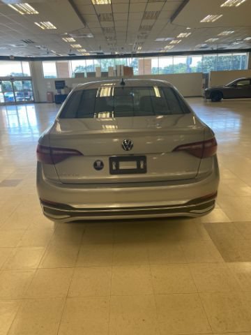 Used 2023 Volkswagen Jetta SEL FWD image 5