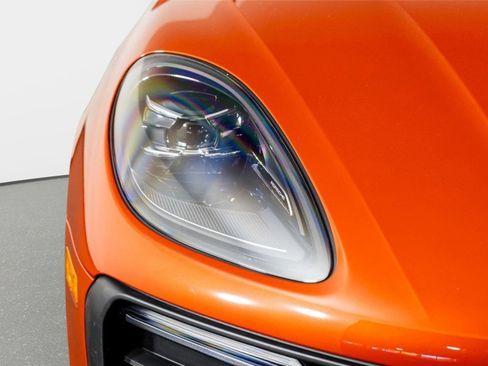 Used 2024 Porsche Macan AWD/4WD image 23