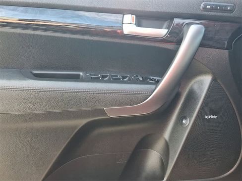 Used 2014 Kia Sorento SX w/ 3rd Row Package image 16