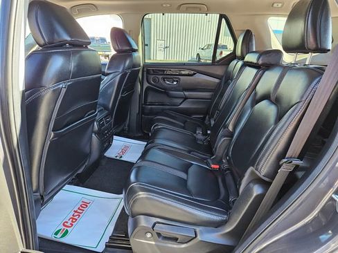 Used 2025 Honda Pilot Touring image 9