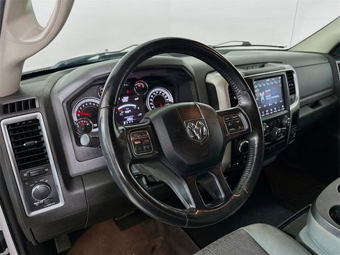 Used 2019 RAM 1500 Classic SLT w/ Luxury Group image 10