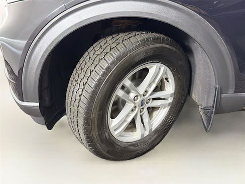 Used 2021 Ford Explorer XLT w/ Equipment Group 202A AWD/4WD image 37