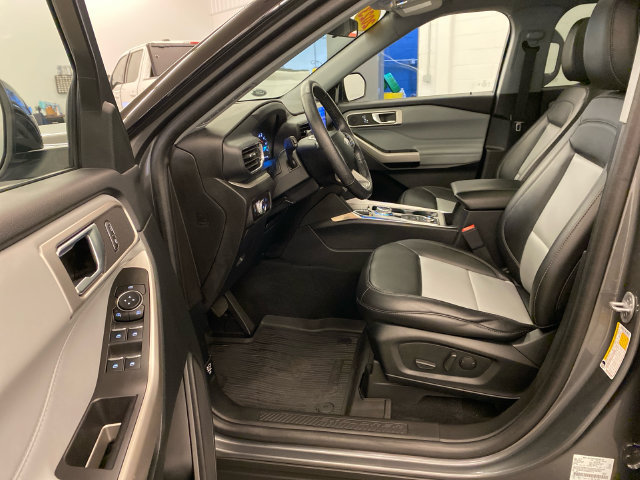 Used 2023 Ford Explorer XLT w/ Equipment Group 202A AWD/4WD image 26