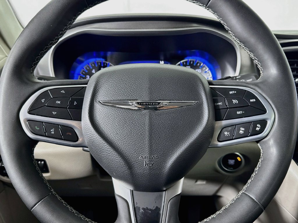 Used 2024 Chrysler Pacifica Touring-L FWD image 36