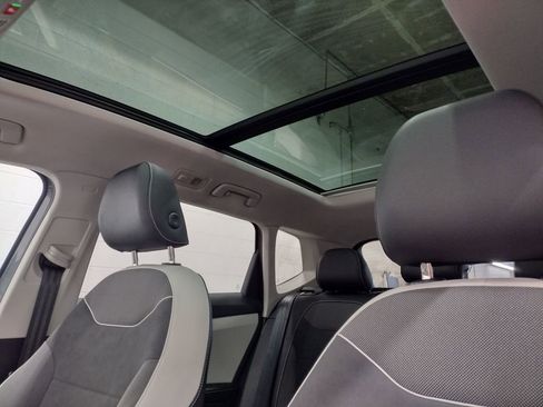 New 2025 Volkswagen Taos SE image 23