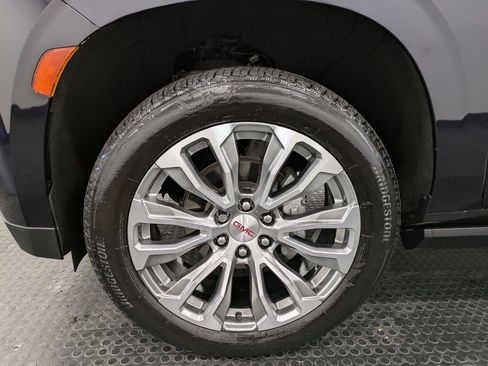 Used 2022 GMC Yukon XL Denali w/ Denali Premium Package image 7