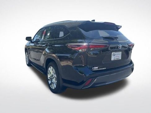 New 2026 Toyota Highlander Limited image 3