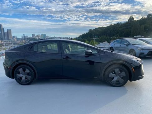 Certified 2023 Toyota Prius LE AWD/4WD image 3