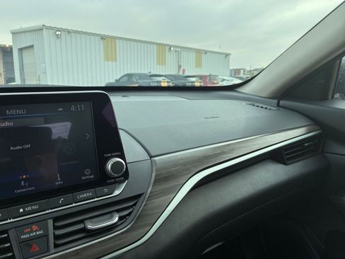 Used 2025 Nissan Altima 2.5 SV FWD image 35