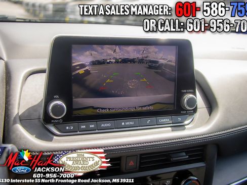 Used 2024 Nissan Rogue S AWD/4WD image 17