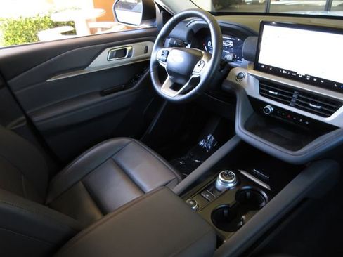 Certified 2025 Ford Explorer Active w/ Active Comfort Package image 22