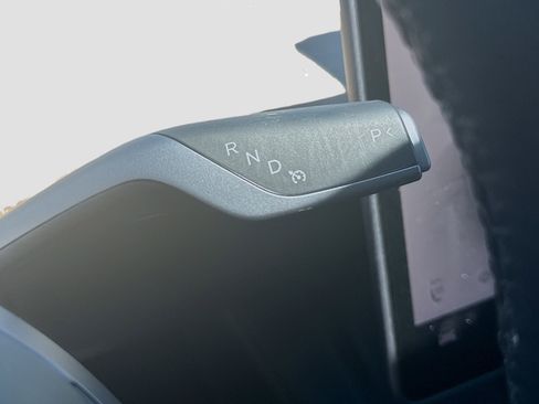 Used 2023 Tesla Model Y 2WD image 16